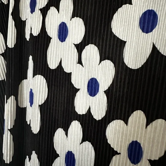 Oversized ASOS Black and White Floral Dress - Picture 3 of 7